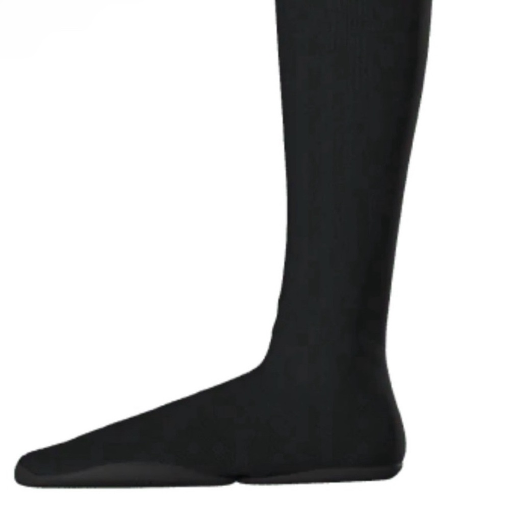 Yeezy pods. Brand New never worn. Size is 8.5